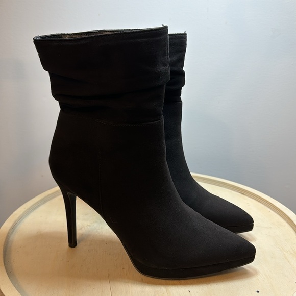 Jennifer Lopez Black Slouch Pointy Toe Ankle Bootie Size 6.5 - Picture 4 of 9